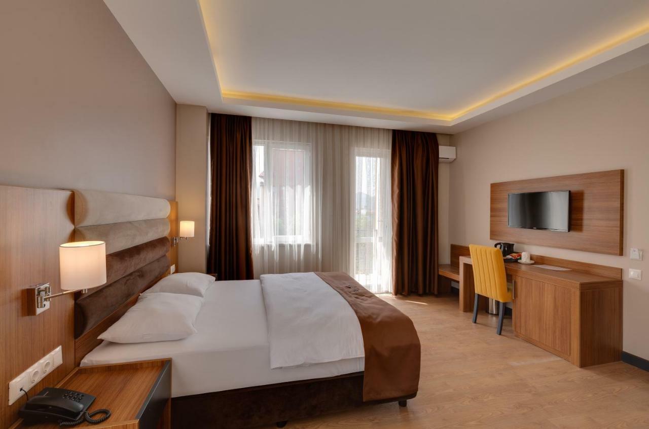 City Hotel Batumi Exterior foto